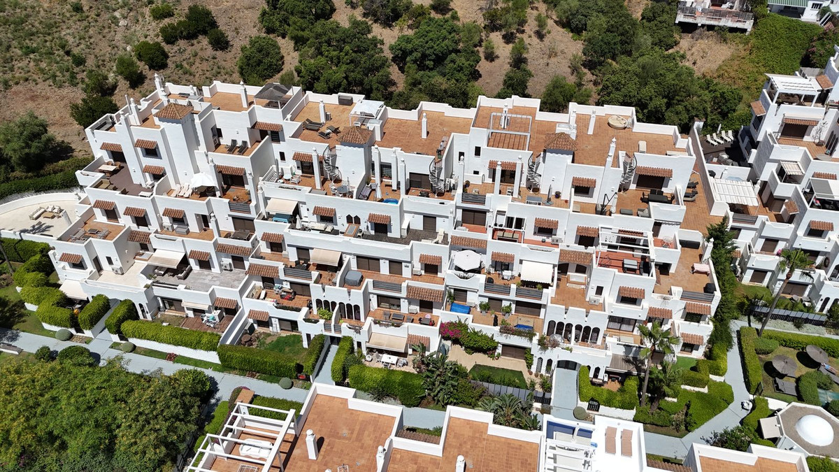 2 Bed Apartment for sale in Selwo Costa Del Sol, Málaga, Spain