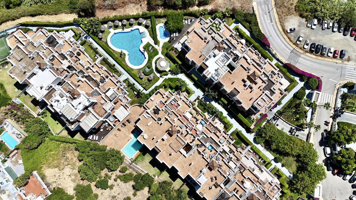 2 Bed Apartment for sale in Selwo Costa Del Sol, Málaga, Spain