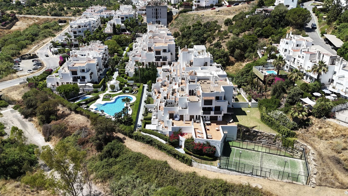 2 Bed Apartment for sale in Selwo Costa Del Sol, Málaga, Spain