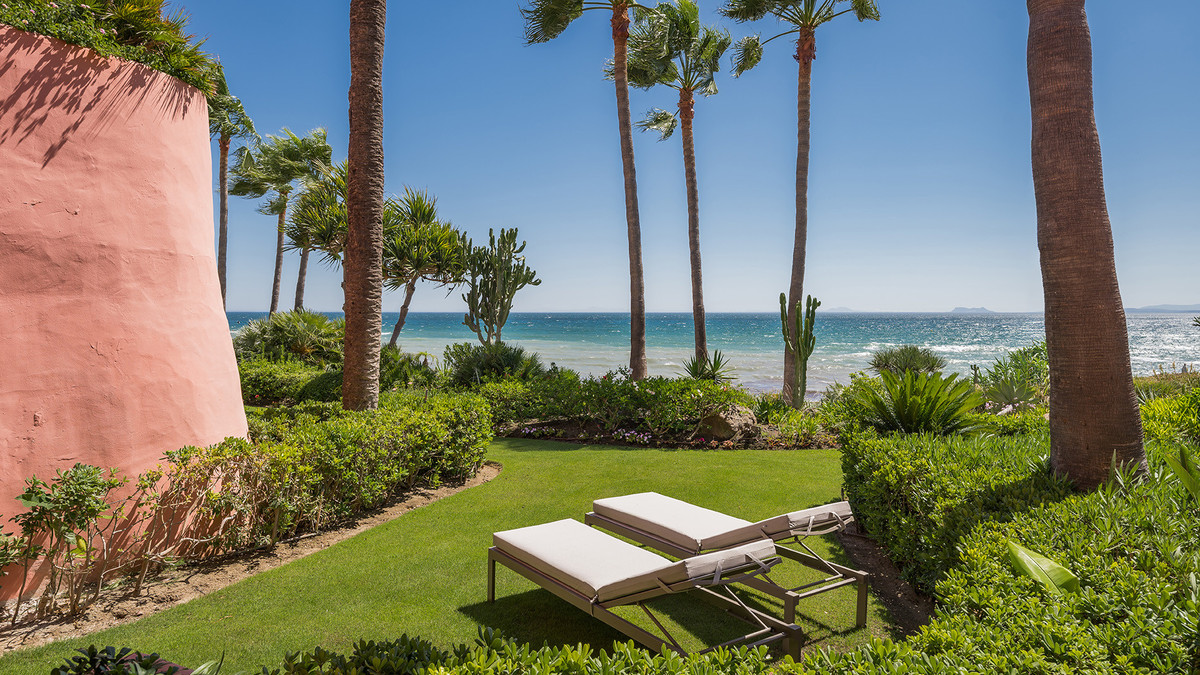 3 Bed Apartment for sale in Estepona Costa Del Sol, Málaga, Spain