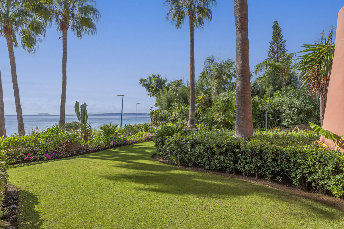 3 Bed Apartment for sale in Estepona Costa Del Sol, Málaga, Spain