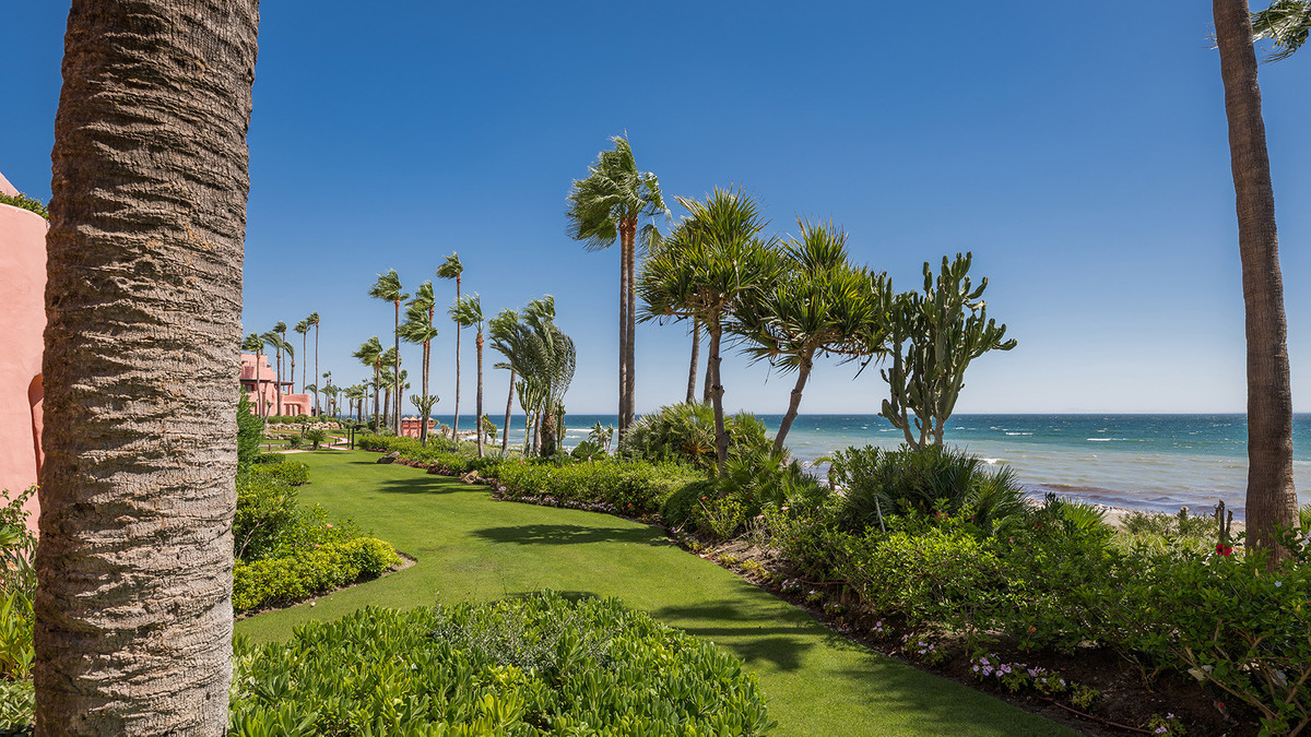 3 Bed Apartment for sale in Estepona Costa Del Sol, Málaga, Spain
