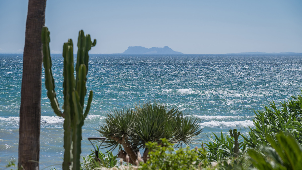 3 Bed Apartment for sale in Estepona Costa Del Sol, Málaga, Spain
