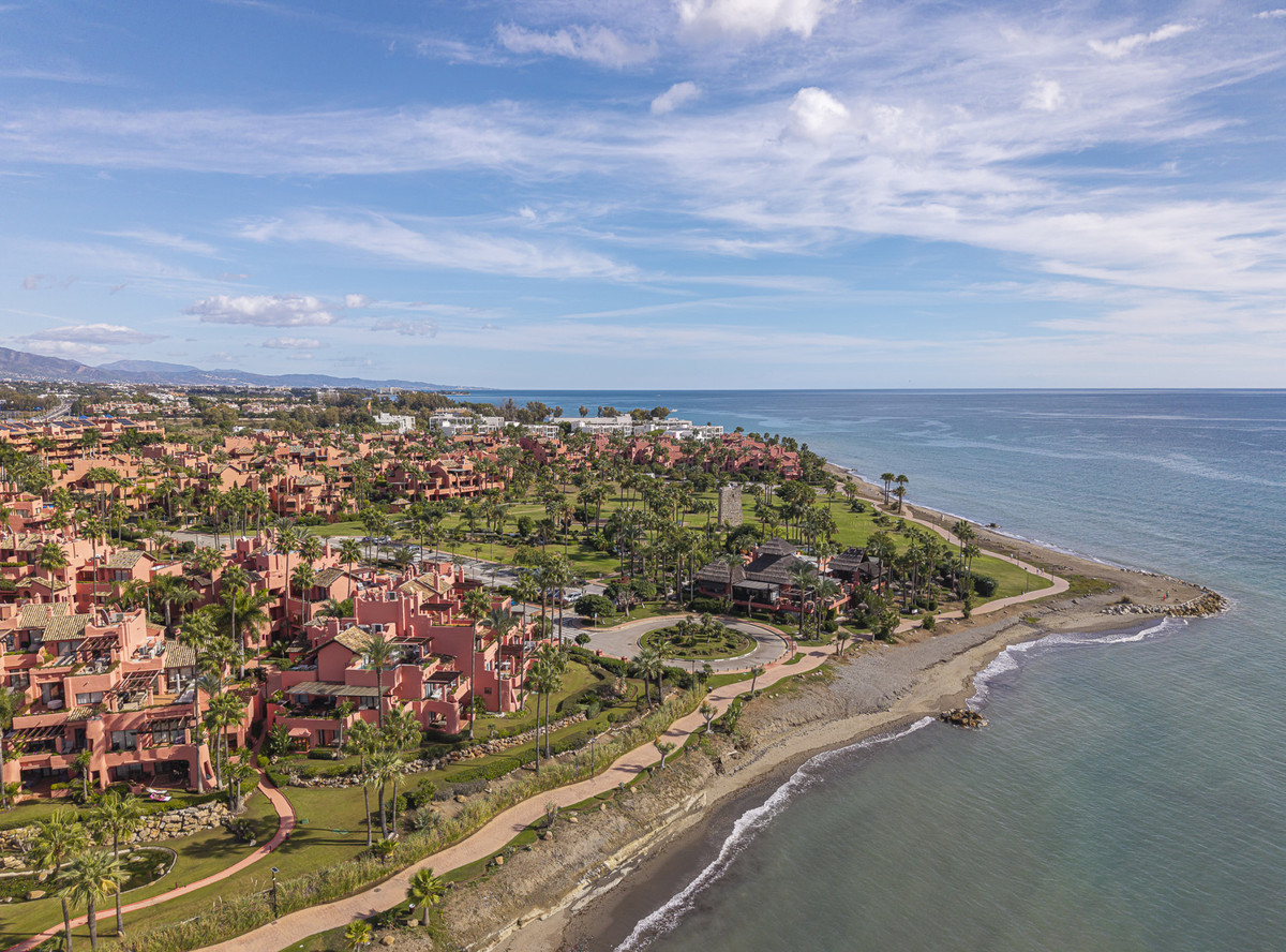 3 Bed Apartment for sale in Estepona Costa Del Sol, Málaga, Spain