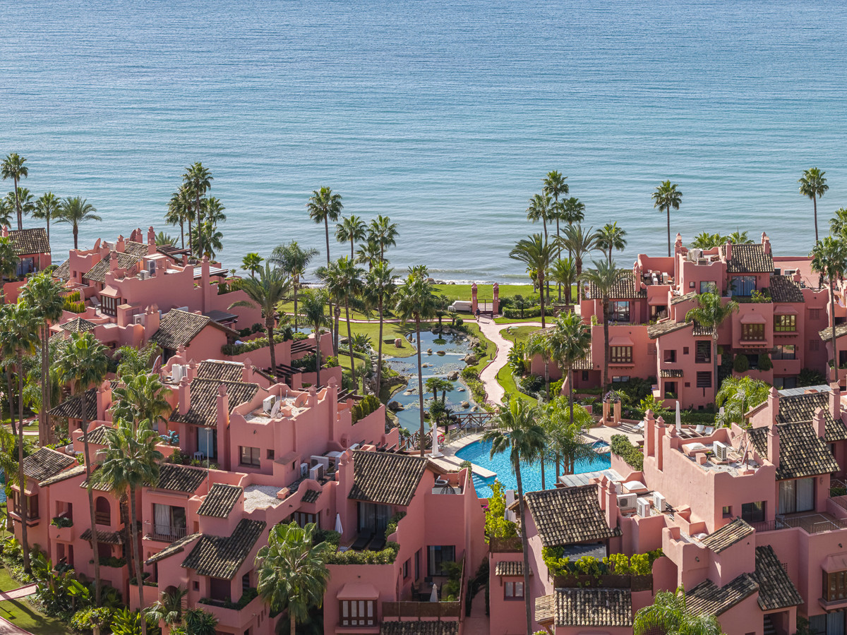 3 Bed Apartment for sale in Estepona Costa Del Sol, Málaga, Spain