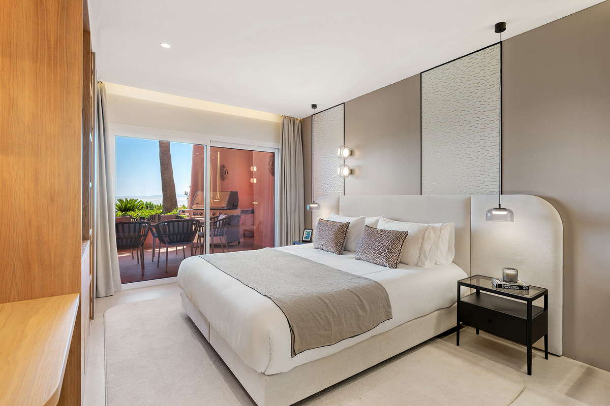 3 Bed Apartment for sale in Estepona Costa Del Sol, Málaga, Spain