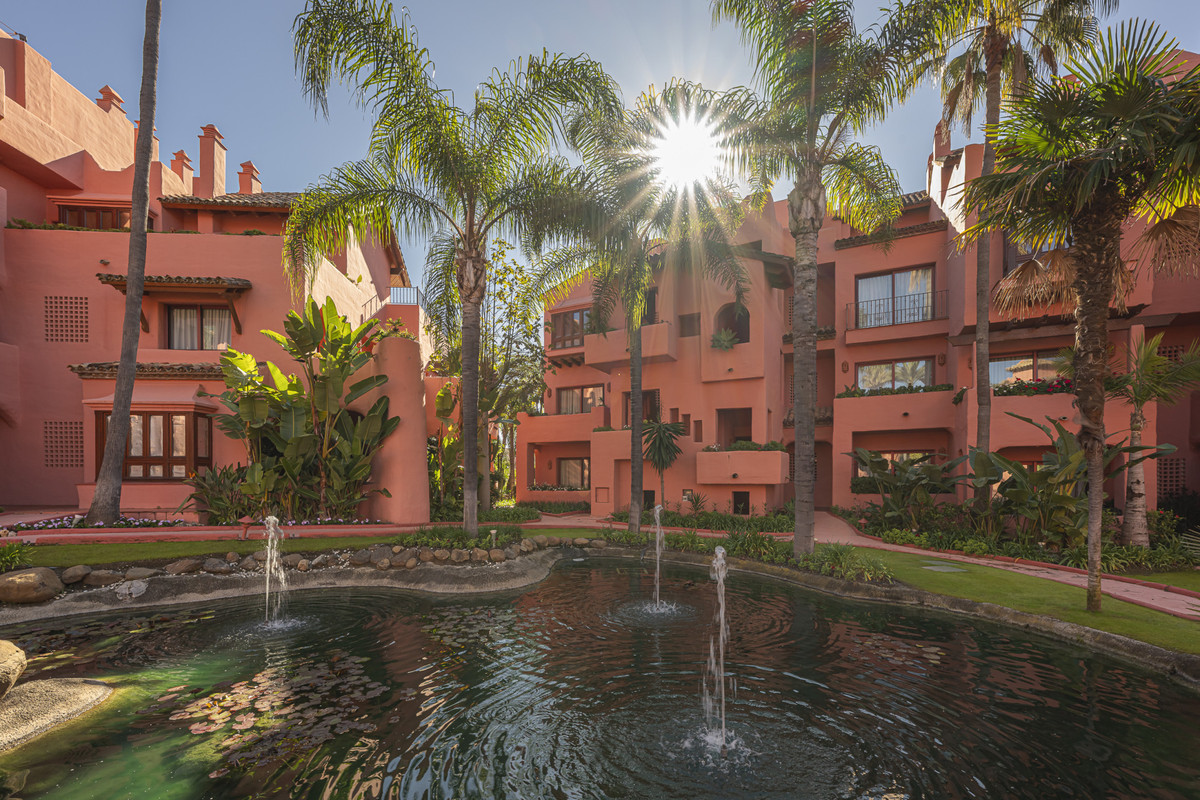 3 Bed Apartment for sale in Estepona Costa Del Sol, Málaga, Spain
