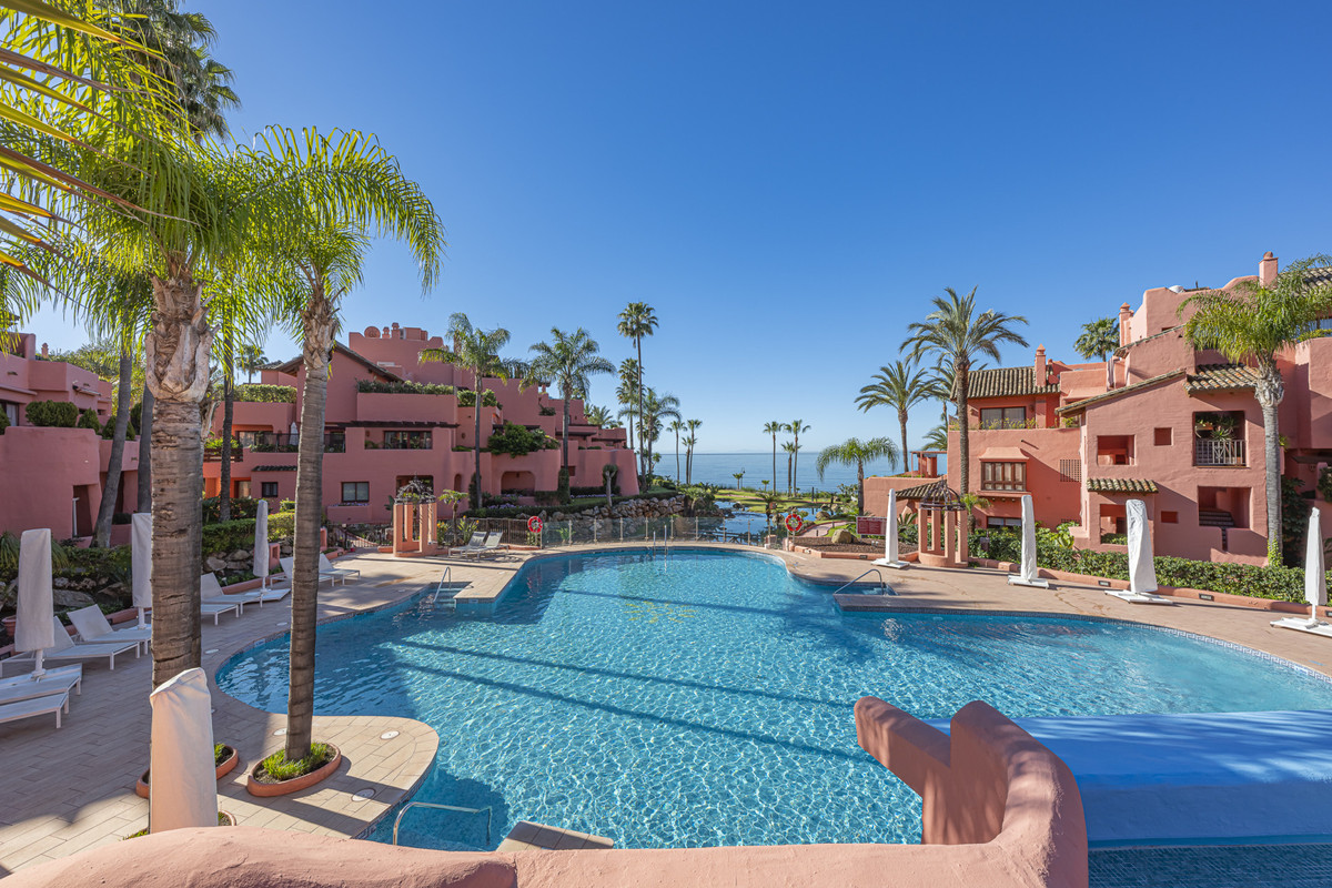 3 Bed Apartment for sale in Estepona Costa Del Sol, Málaga, Spain