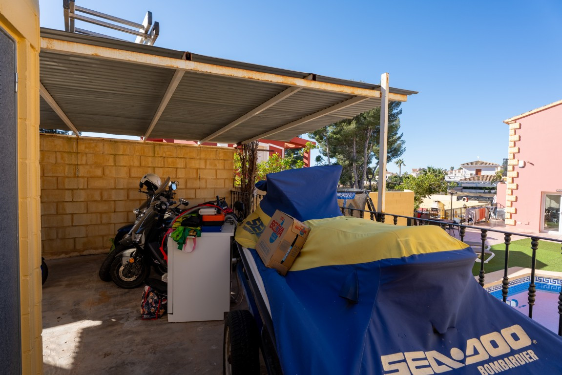 Se vende Adosada de 6 dormitorios en Costa Blanca, Alicante, España