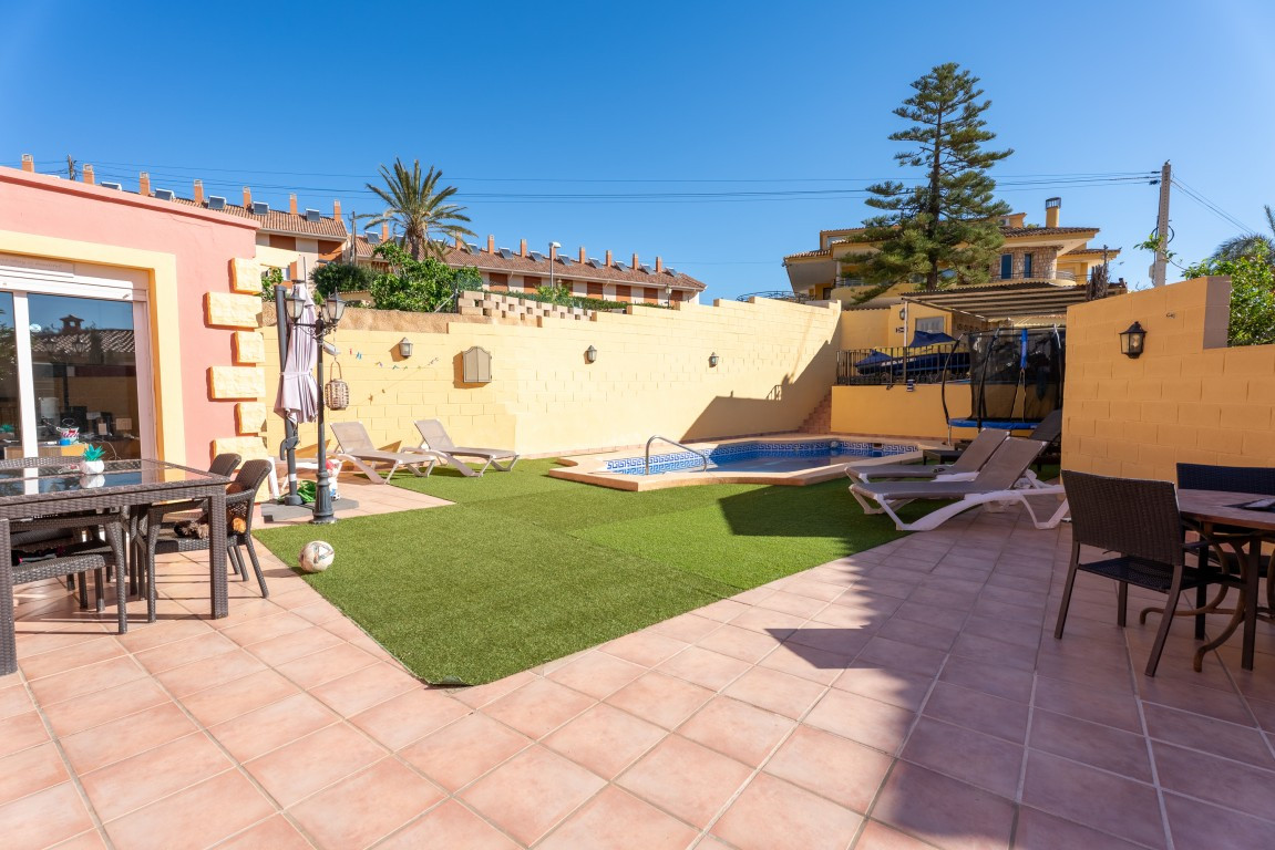 Se vende Adosada de 6 dormitorios en Costa Blanca, Alicante, España