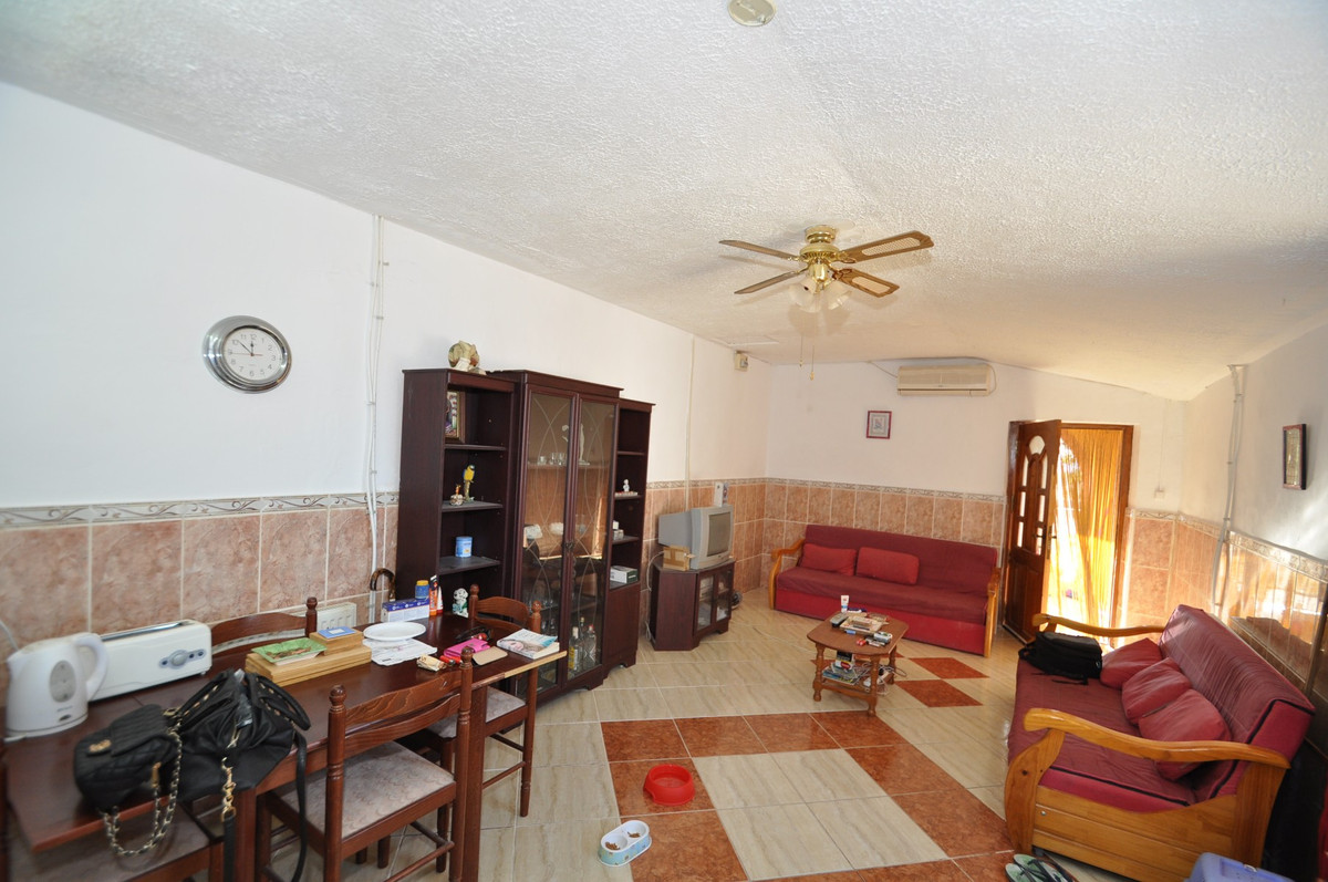 8 Bed Townhouse for sale in Pinoso Costa Blanca, Alicante, Spain