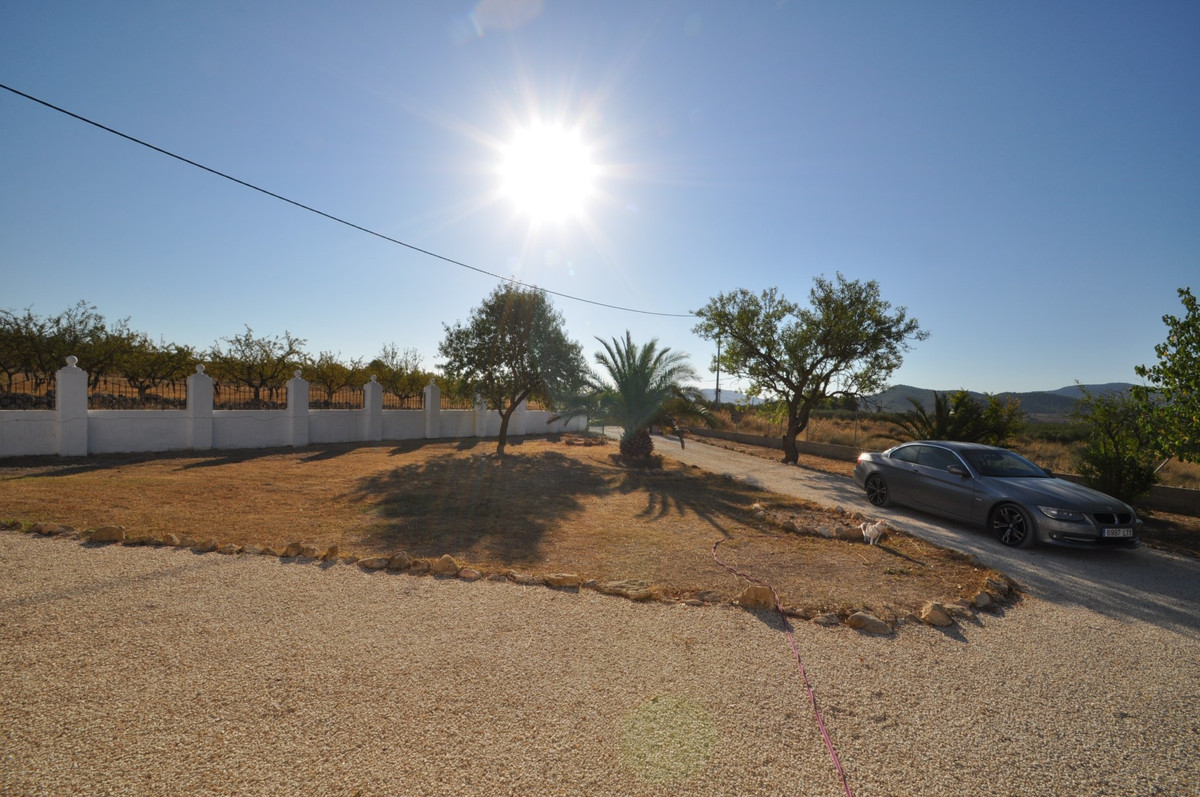 8 Bed Townhouse for sale in Pinoso Costa Blanca, Alicante, Spain