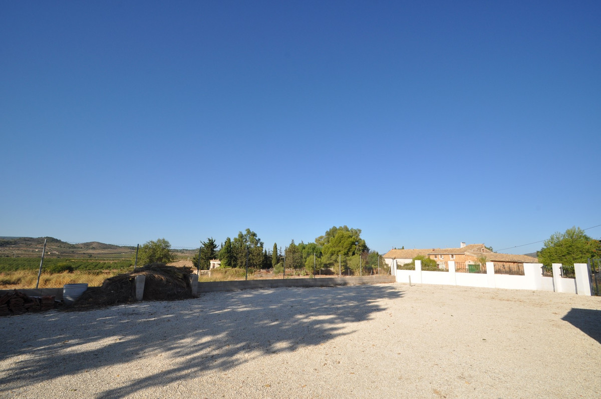 8 Bed Townhouse for sale in Pinoso Costa Blanca, Alicante, Spain