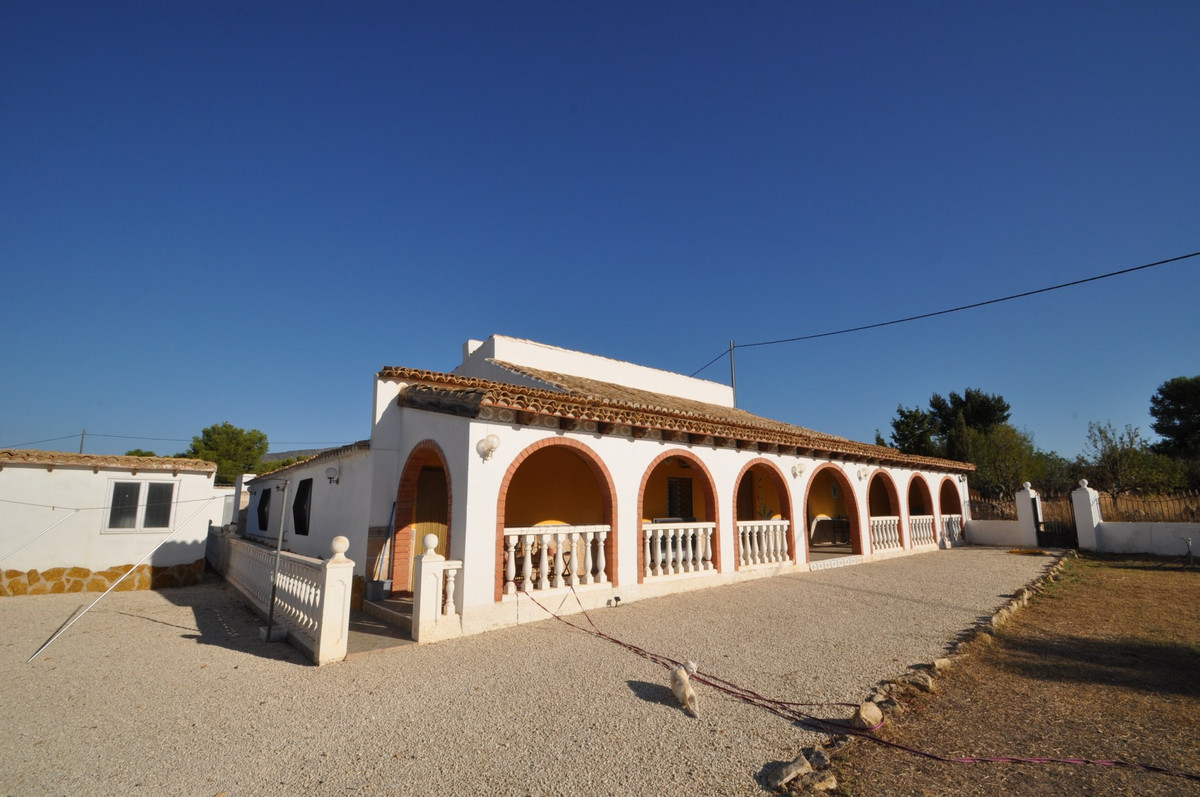 8 Bed Townhouse for sale in Pinoso Costa Blanca, Alicante, Spain
