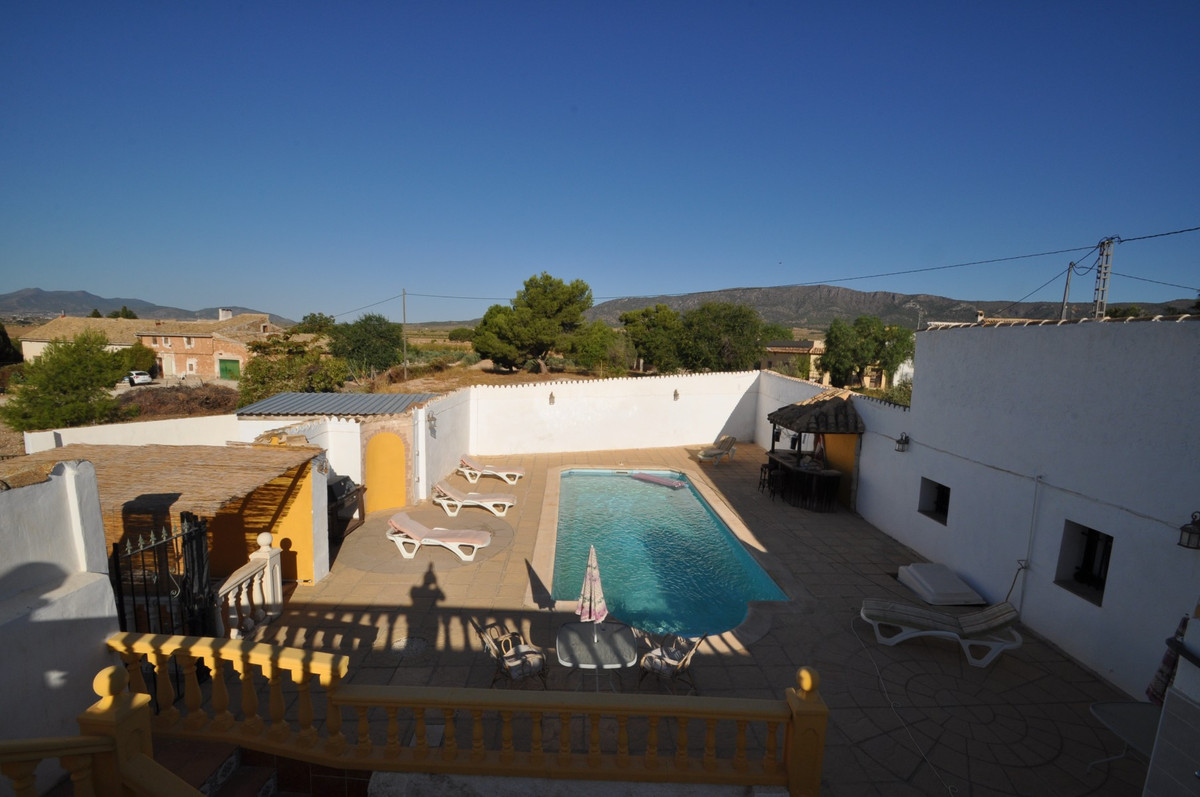 8 Bed Townhouse for sale in Pinoso Costa Blanca, Alicante, Spain