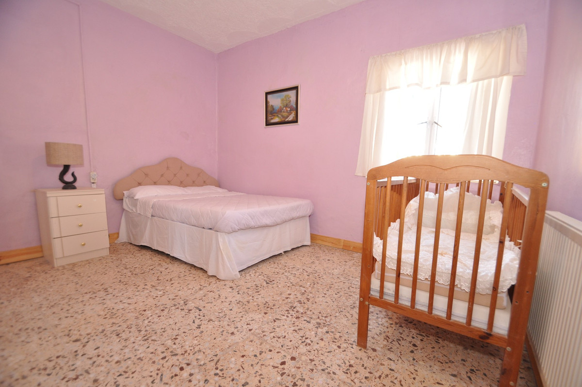 8 Bed Townhouse for sale in Pinoso Costa Blanca, Alicante, Spain
