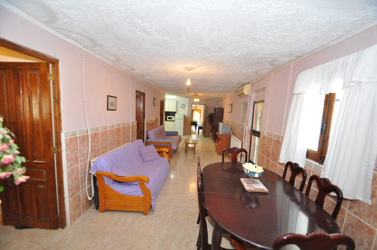 8 Bed Townhouse for sale in Pinoso Costa Blanca, Alicante, Spain
