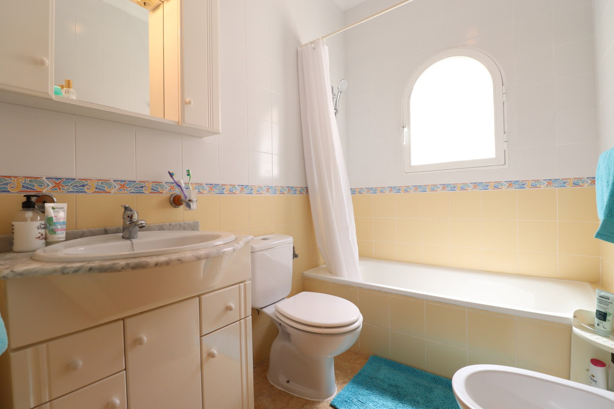 Se vende Villa - Chalet de 3 dormitorios en Costa Blanca, Alicante, España