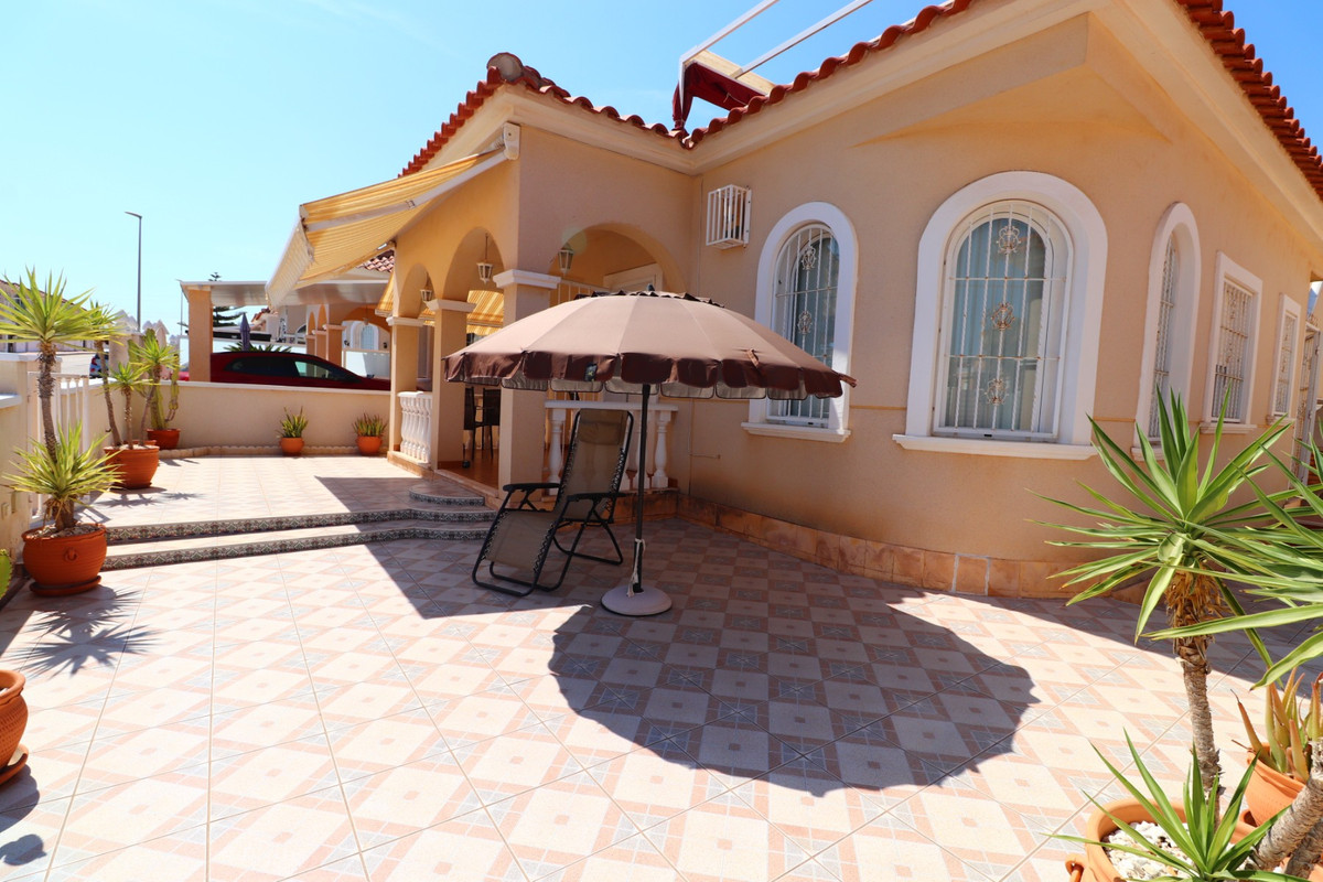 Se vende Villa - Chalet de 3 dormitorios en Costa Blanca, Alicante, España