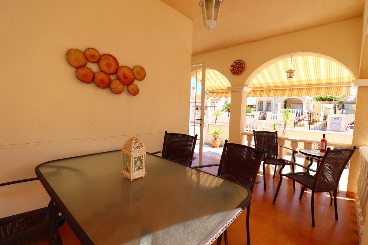 Se vende Villa - Chalet de 3 dormitorios en Costa Blanca, Alicante, España