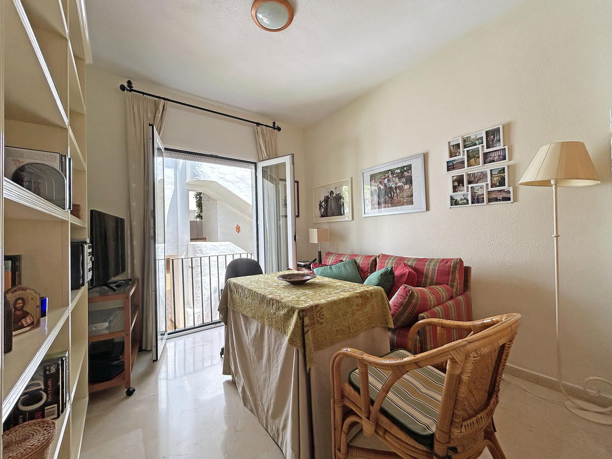 3 Bed Apartment for sale in The Golden Mile Costa Del Sol, Málaga, Spain