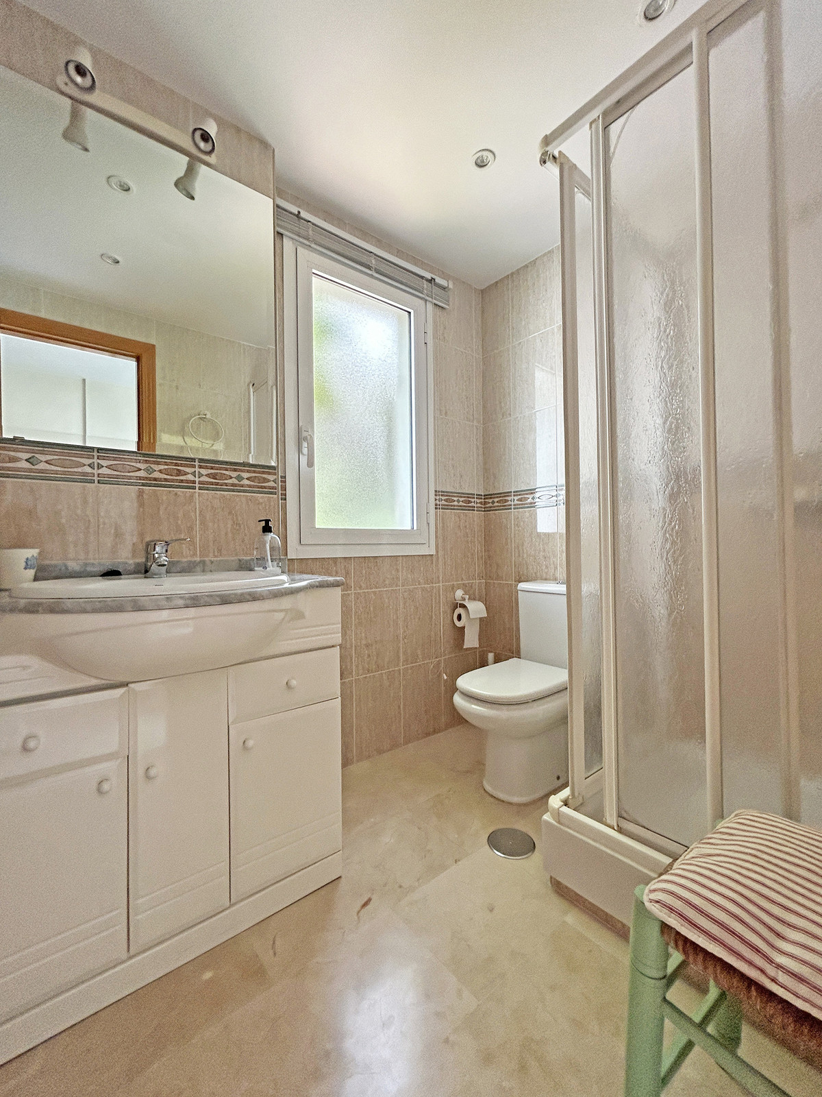 3 Bed Apartment for sale in The Golden Mile Costa Del Sol, Málaga, Spain