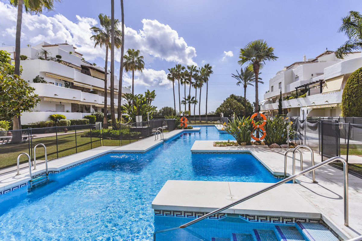 3 Bed Apartment for sale in The Golden Mile Costa Del Sol, Málaga, Spain