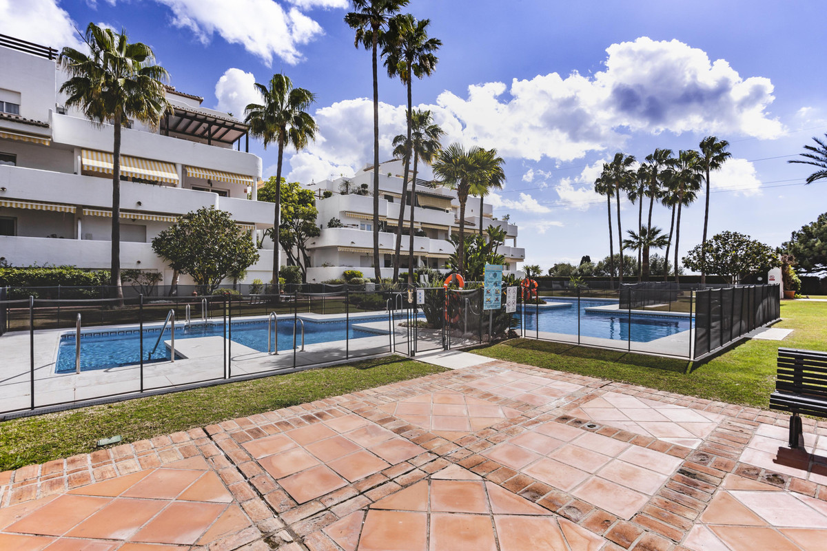 3 Bed Apartment for sale in The Golden Mile Costa Del Sol, Málaga, Spain