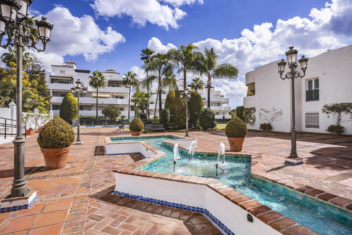 3 Bed Apartment for sale in The Golden Mile Costa Del Sol, Málaga, Spain