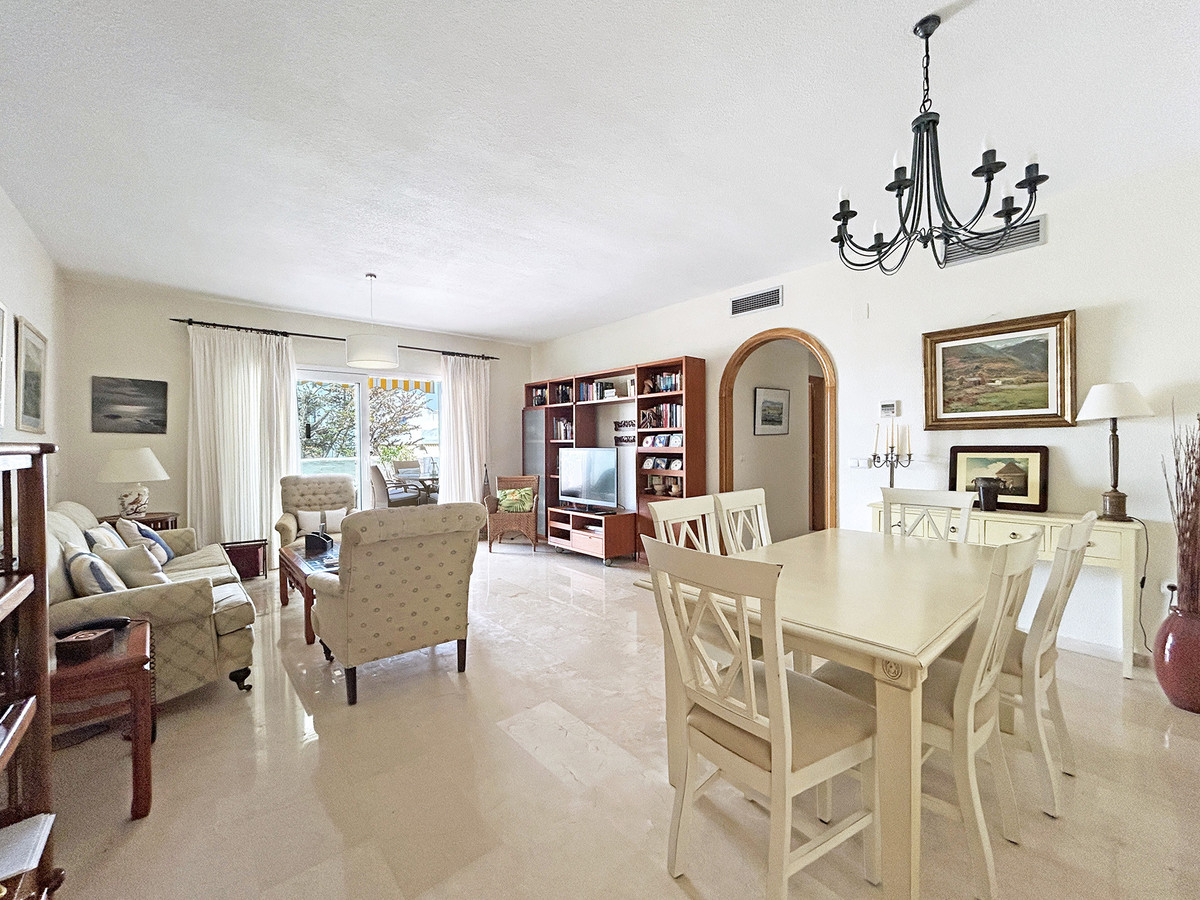 3 Bed Apartment for sale in The Golden Mile Costa Del Sol, Málaga, Spain