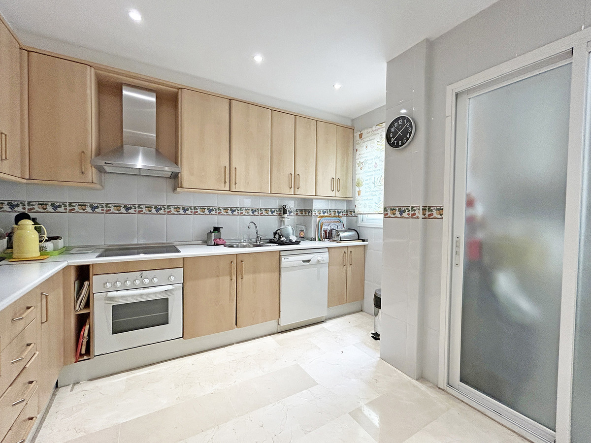 3 Bed Apartment for sale in The Golden Mile Costa Del Sol, Málaga, Spain