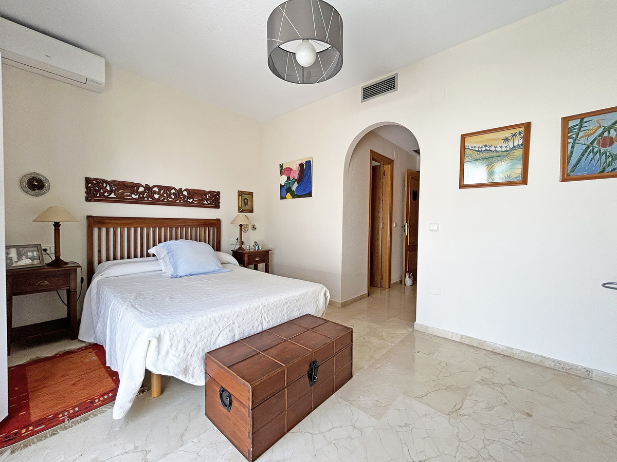 3 Bed Apartment for sale in The Golden Mile Costa Del Sol, Málaga, Spain