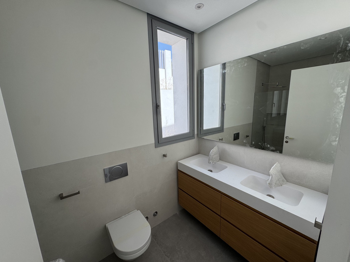 5 Bed Townhouse for sale in Benahavís Costa Del Sol, Málaga, Spain