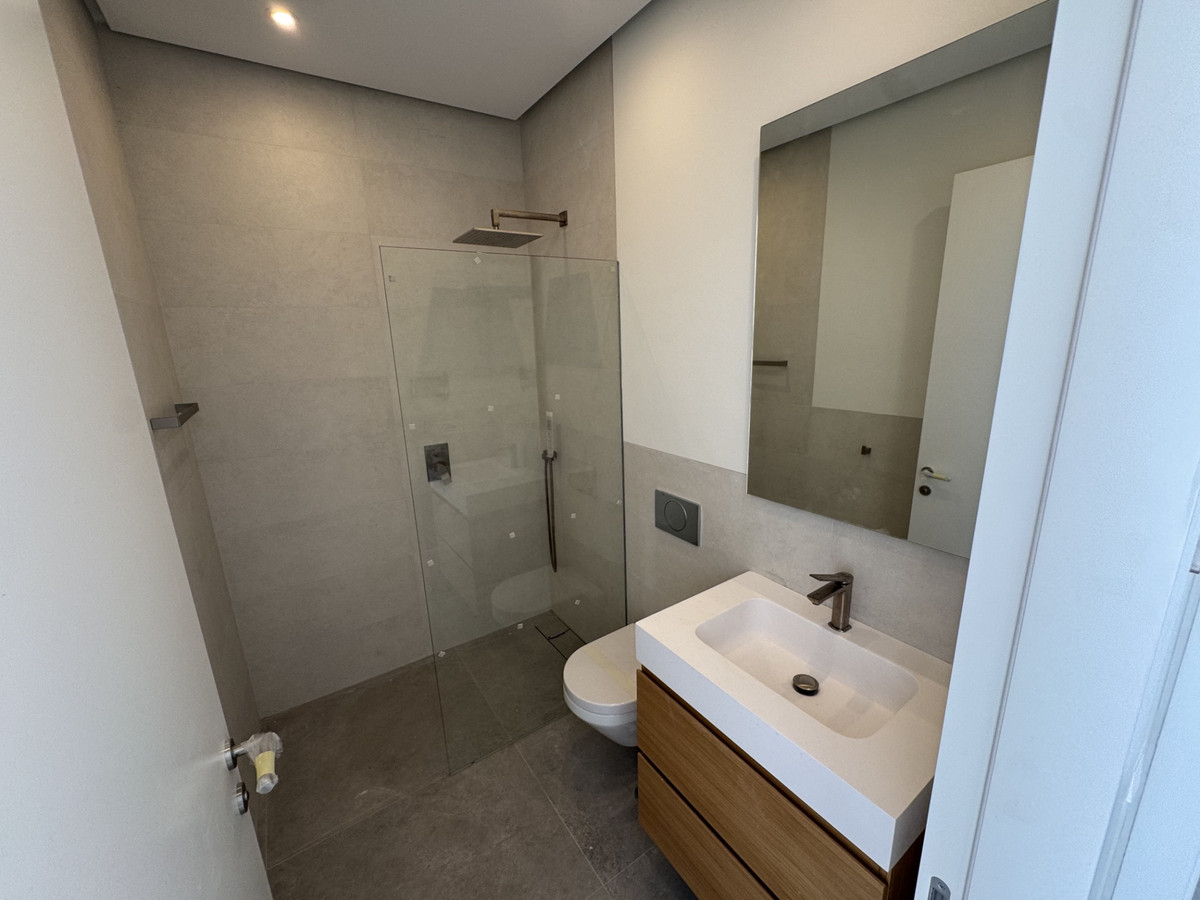 5 Bed Townhouse for sale in Benahavís Costa Del Sol, Málaga, Spain