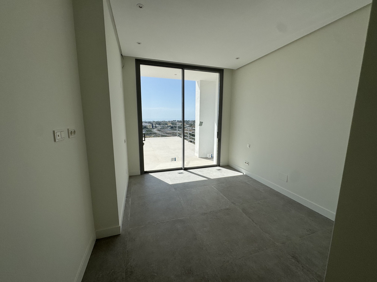 5 Bed Townhouse for sale in Benahavís Costa Del Sol, Málaga, Spain