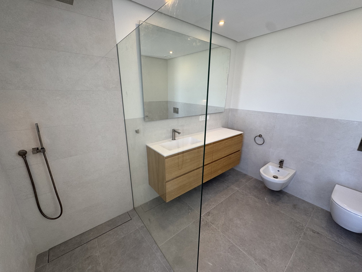 5 Bed Townhouse for sale in Benahavís Costa Del Sol, Málaga, Spain