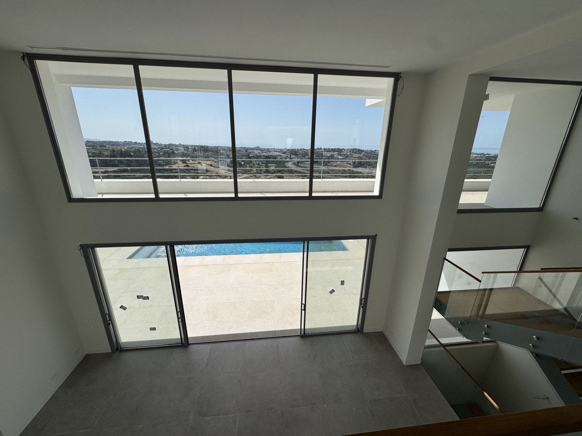 5 Bed Townhouse for sale in Benahavís Costa Del Sol, Málaga, Spain