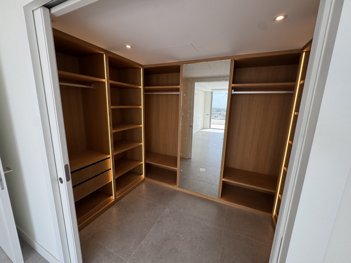 5 Bed Townhouse for sale in Benahavís Costa Del Sol, Málaga, Spain