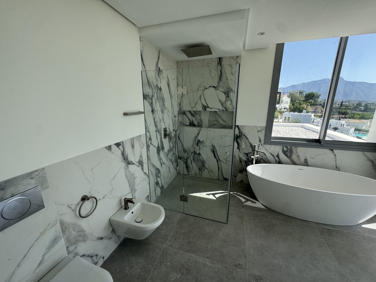 5 Bed Townhouse for sale in Benahavís Costa Del Sol, Málaga, Spain