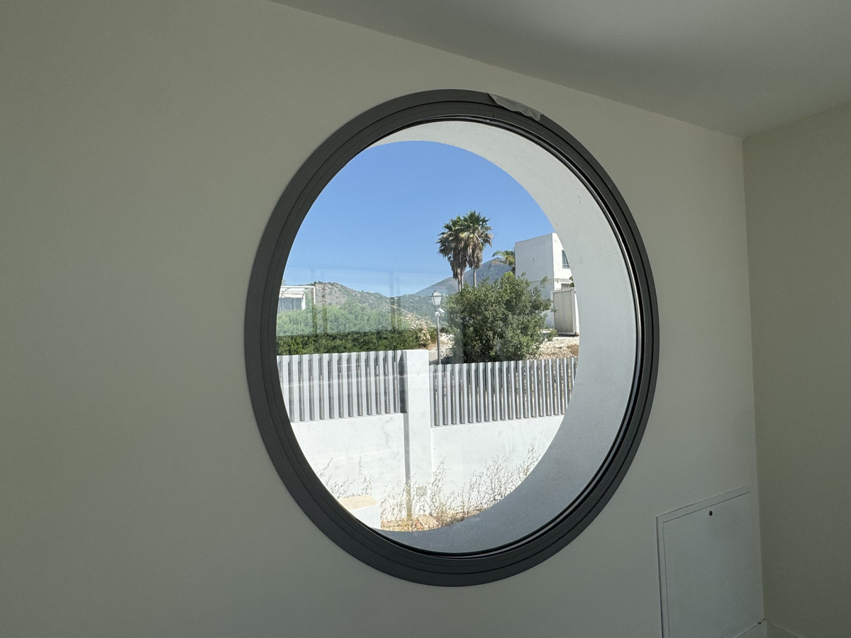 5 Bed Townhouse for sale in Benahavís Costa Del Sol, Málaga, Spain