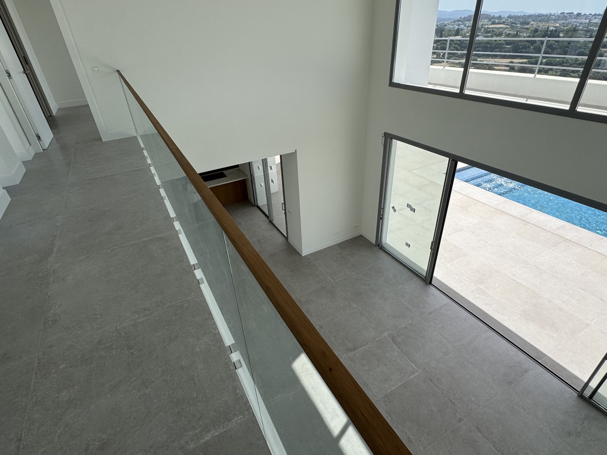 5 Bed Townhouse for sale in Benahavís Costa Del Sol, Málaga, Spain