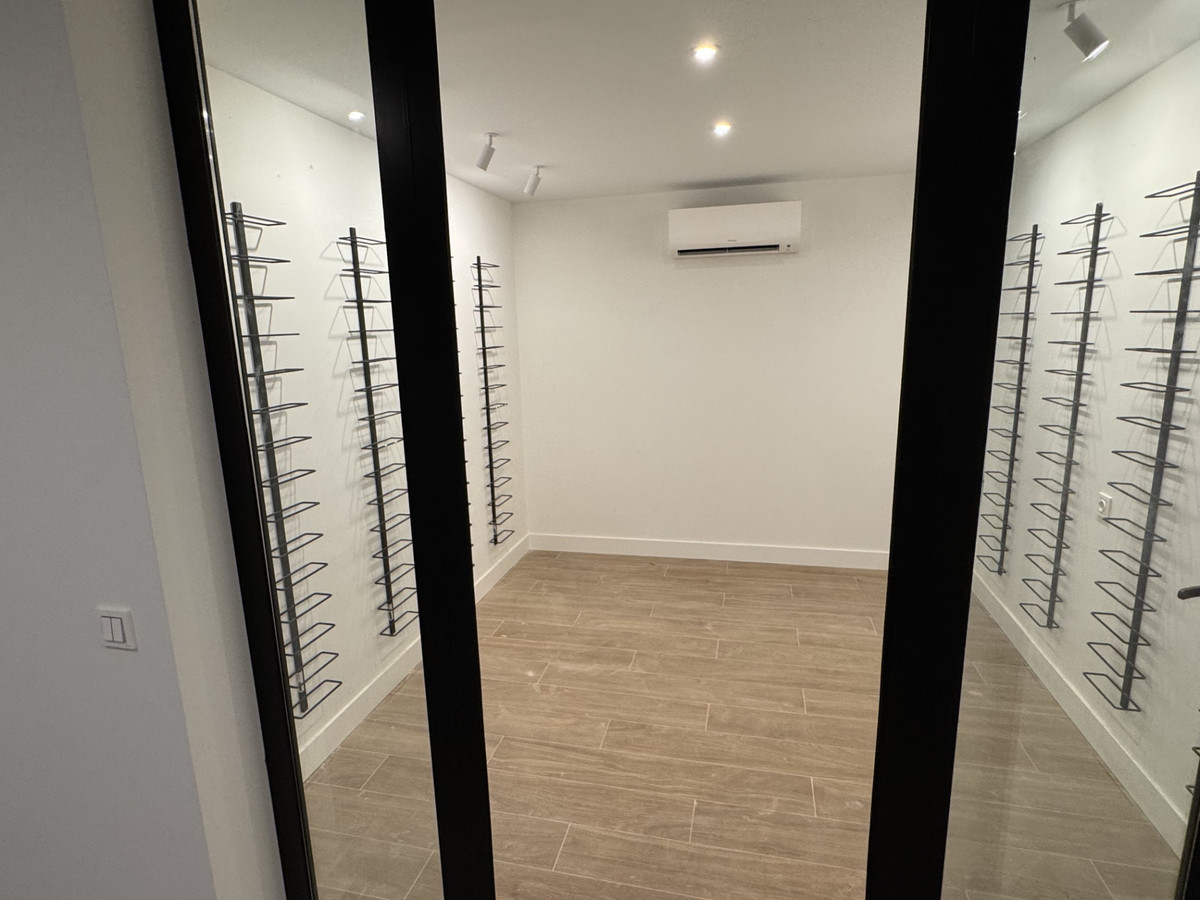 5 Bed Townhouse for sale in Benahavís Costa Del Sol, Málaga, Spain