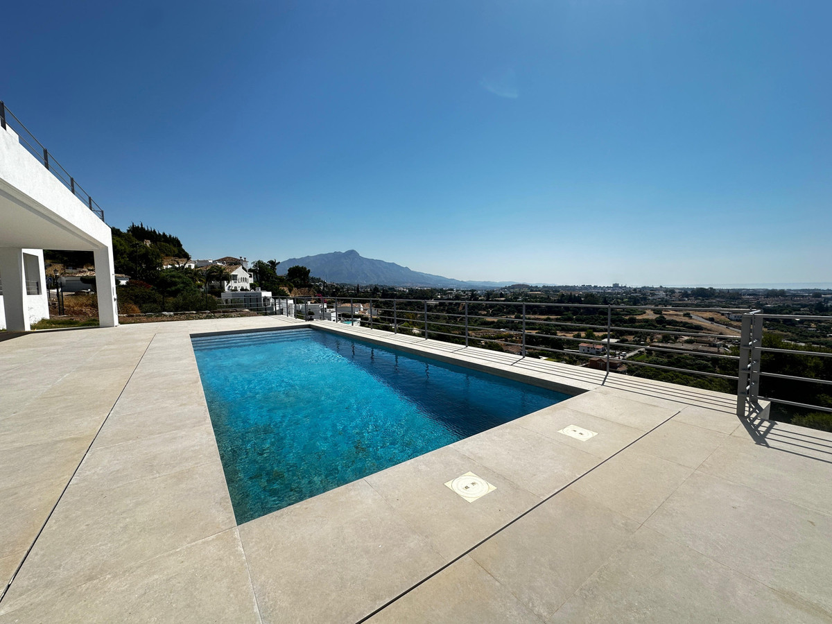 5 Bed Townhouse for sale in Benahavís Costa Del Sol, Málaga, Spain
