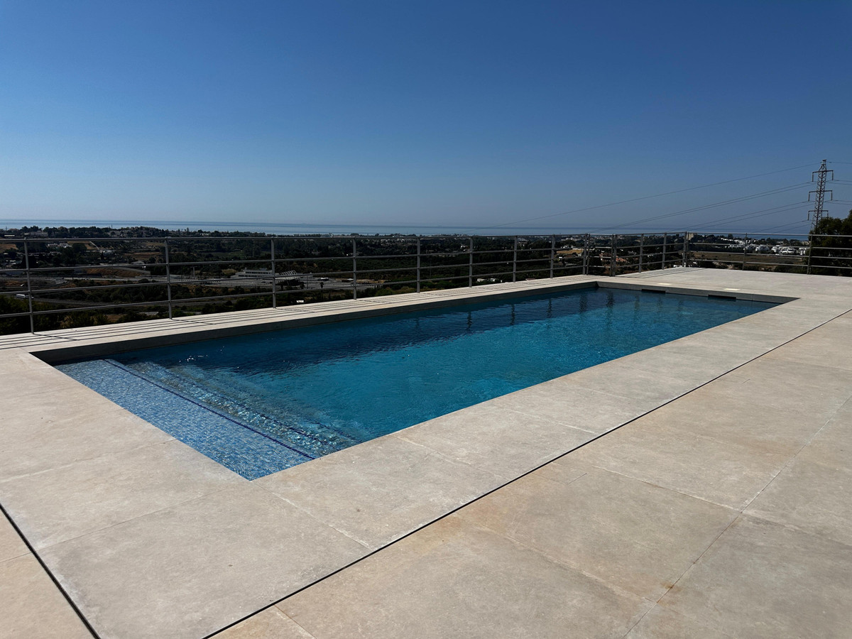 5 Bed Townhouse for sale in Benahavís Costa Del Sol, Málaga, Spain
