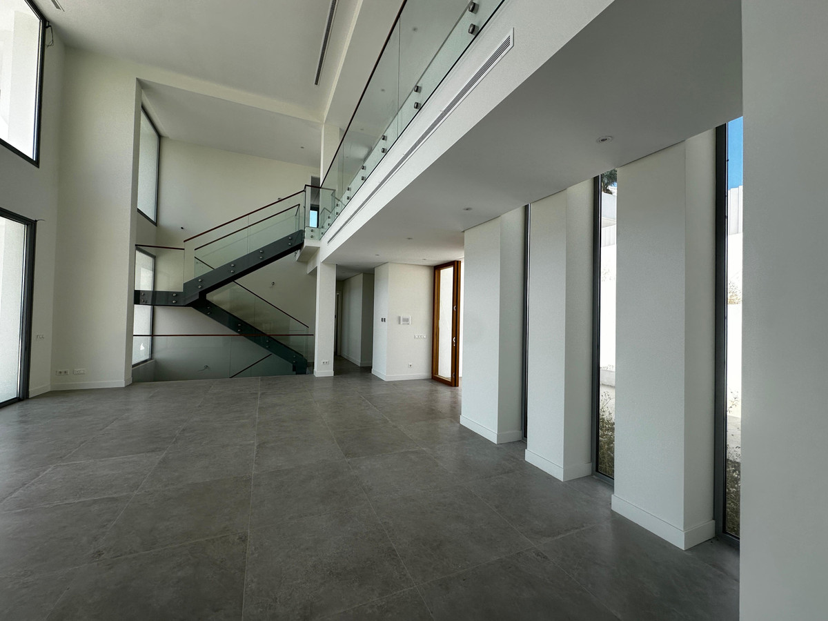 5 Bed Townhouse for sale in Benahavís Costa Del Sol, Málaga, Spain