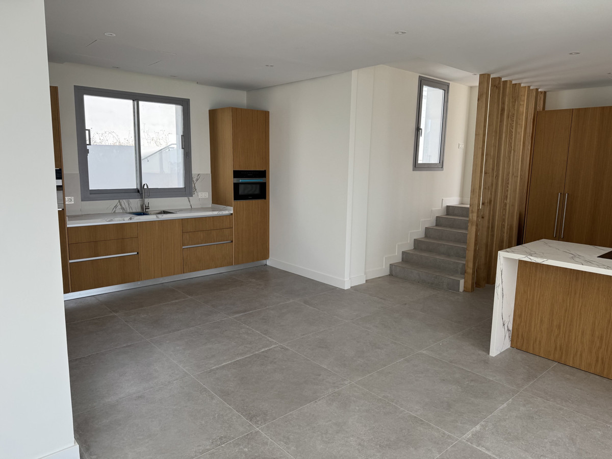 5 Bed Townhouse for sale in Benahavís Costa Del Sol, Málaga, Spain