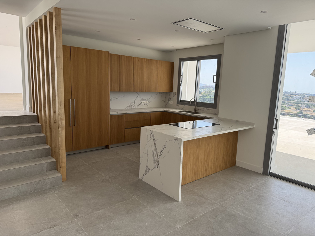 5 Bed Townhouse for sale in Benahavís Costa Del Sol, Málaga, Spain