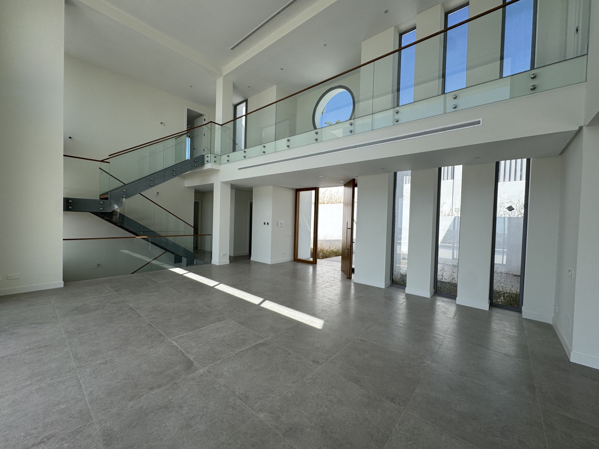 5 Bed Townhouse for sale in Benahavís Costa Del Sol, Málaga, Spain