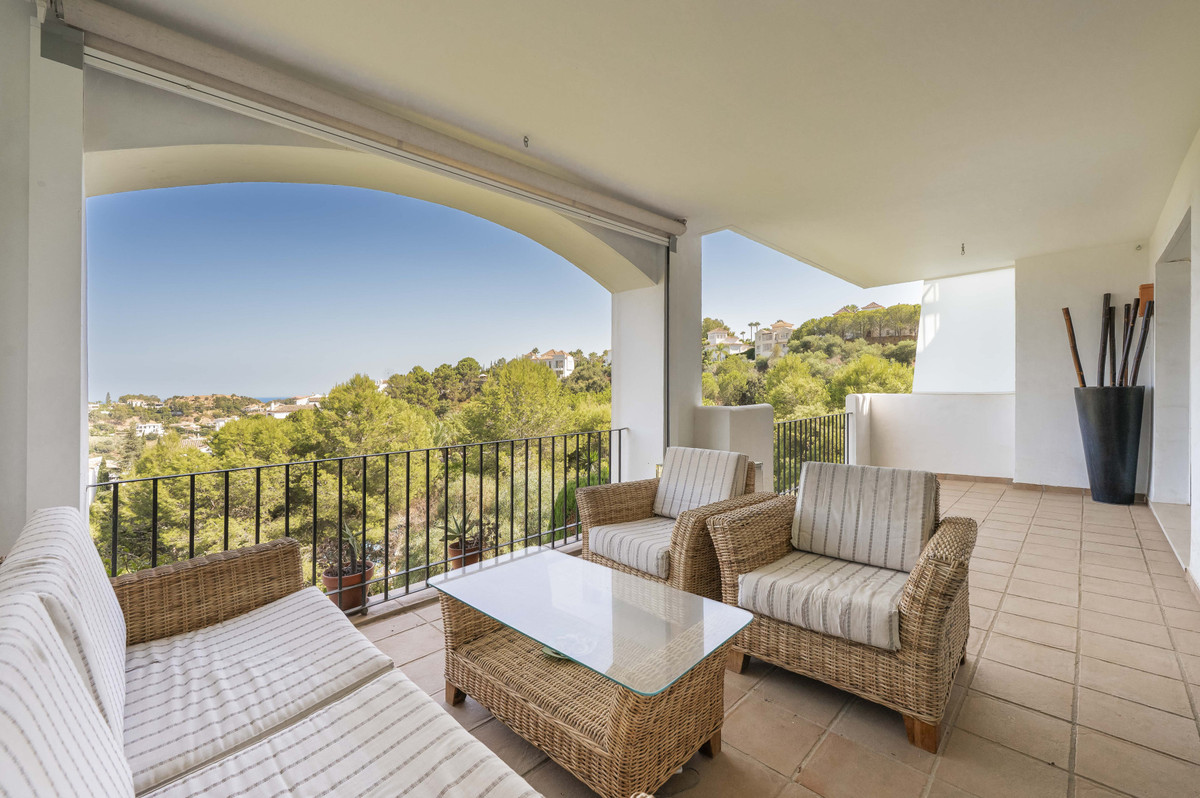 2 Bed Apartment for sale in Benahavís Costa Del Sol, Málaga, Spain