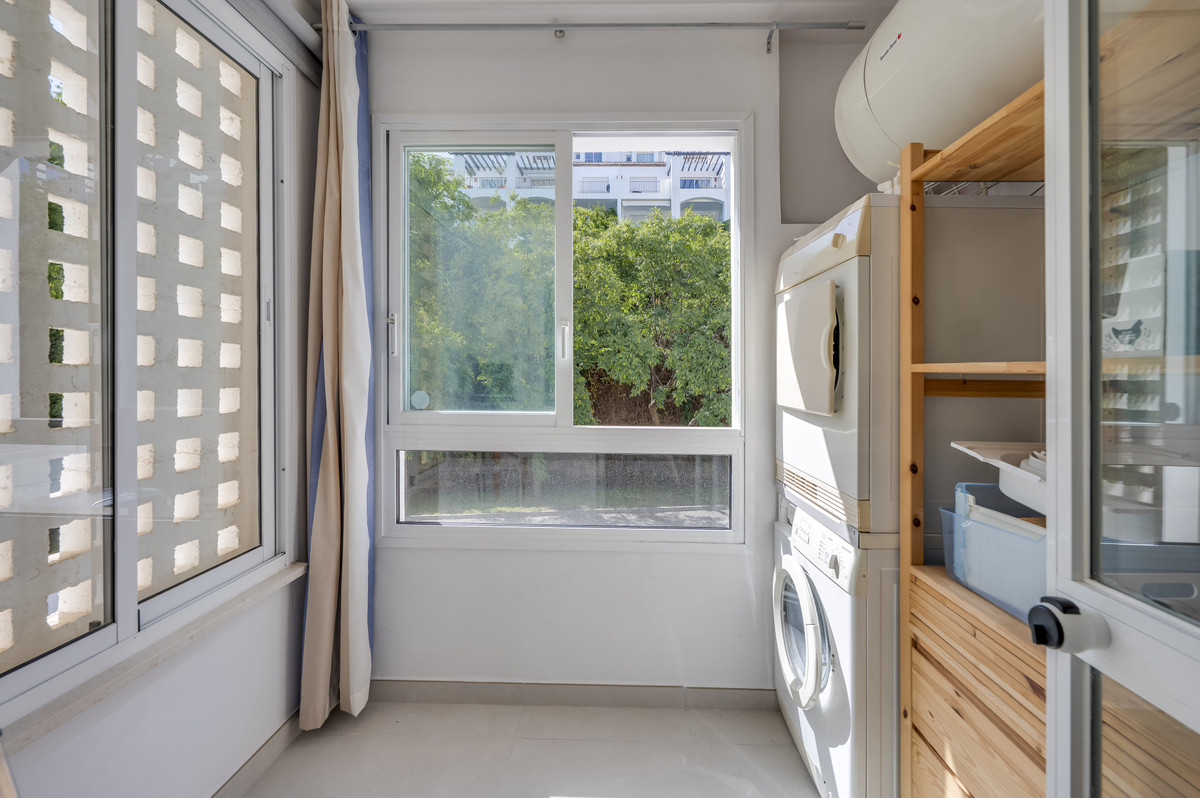 2 Bed Apartment for sale in Benahavís Costa Del Sol, Málaga, Spain